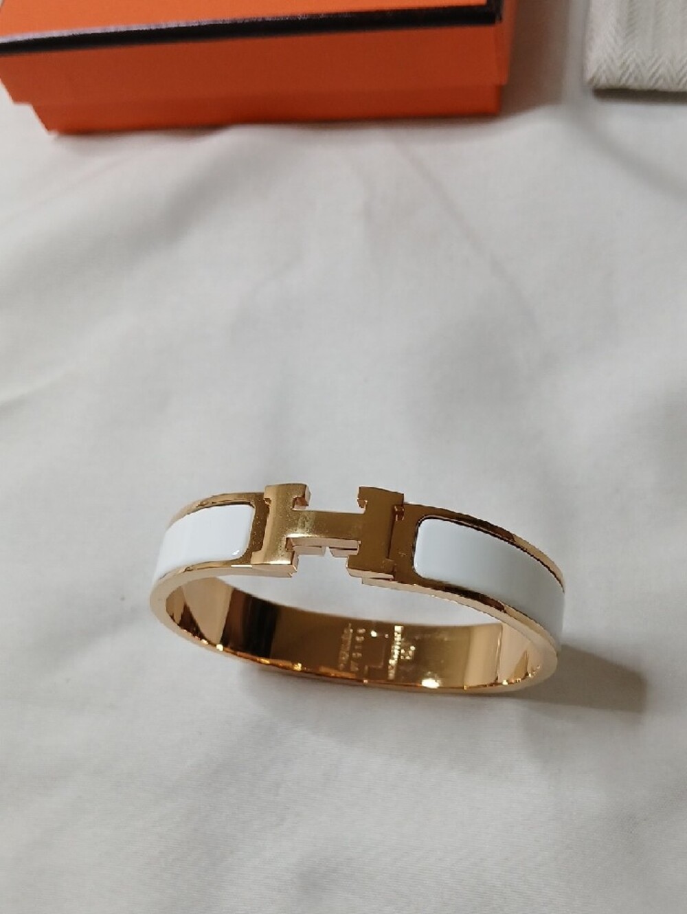 Hermes White Enamel and Gold H Clic Clac Bracelet - Picture 2 of 4